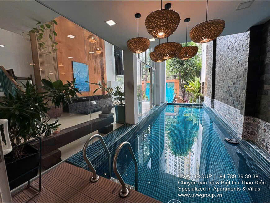 Biệt thự hồ bơi rộng rãi cho thuê tại trung tâm Thảo Điền | 500m² | 5 phòng ngủ | $4.300/tháng